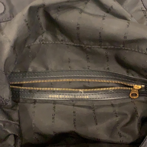 Marc Jacobs nylon crossbody black with gold hardware - Picture 4 of 5